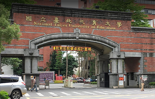 Đại học giáo dục quốc lập Đài Bắc tọa lạc số 134, đoạn 2, đường Heping E, quận Đại An, Thành phố Đài Bắc, Đài Loan. Trường được thành lập vào năm 1895 với tên gọi ban đầu là Học viện Zhishanyan, năm sau được đổi tên thành Trường Quan chức Thống đốc Đài Loan (Taiwan Governor’s Mansion Mandarin School)