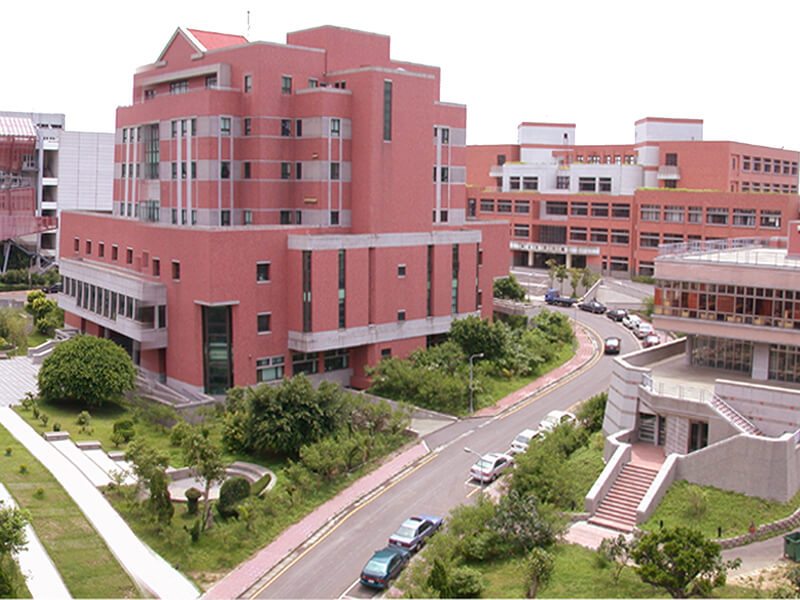 Đại học Minh Truyền (Ming Chuan University) là trường đại học quốc tế hàng đầu tại Đài Loan. Trường được thành lập năm 1957 và được Bộ Giáo dục nâng công nhận là trường đại học vào tháng 8 năm 1997.