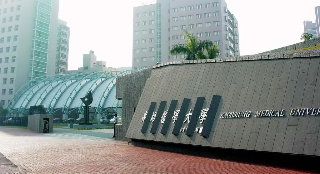 Trường Đại học Y Cao Hùng (KMU) – 高雄醫學大學 được biết đến là một trường Đại học hiện đại, đạt tiêu chuẩn cao trong giảng dạy, nghiên cứu và chăm sóc y tế.
