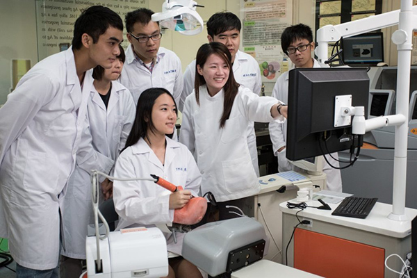 Là trường tư thục nhưng Đại học Y Đài Bắc sở hữu 5 bệnh viện trực thuộc cùng với mức học bổng tối đa lên đến 25 000 TND/ tháng. Chính vì vậy TMU đặc biệt hấp dẫn với những sinh viên muốn phát triển sự nghiệp với ngành y dược.